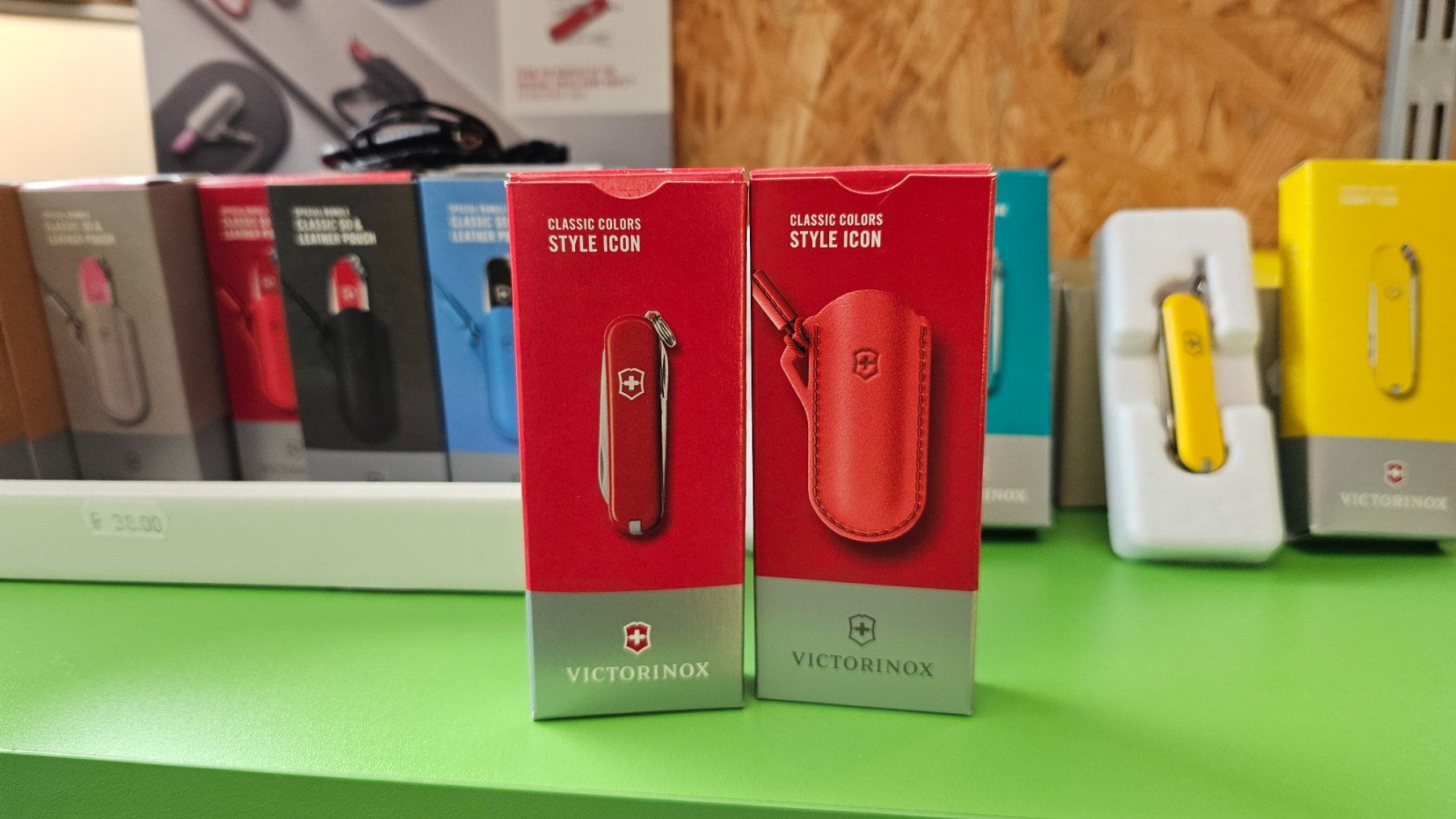 Victorinox Taschenmesser: Victorinox Classic SD inkl. Leder - Etui – Neu und originalverpackt aus Koppigen von Bracher_Mail-House 2