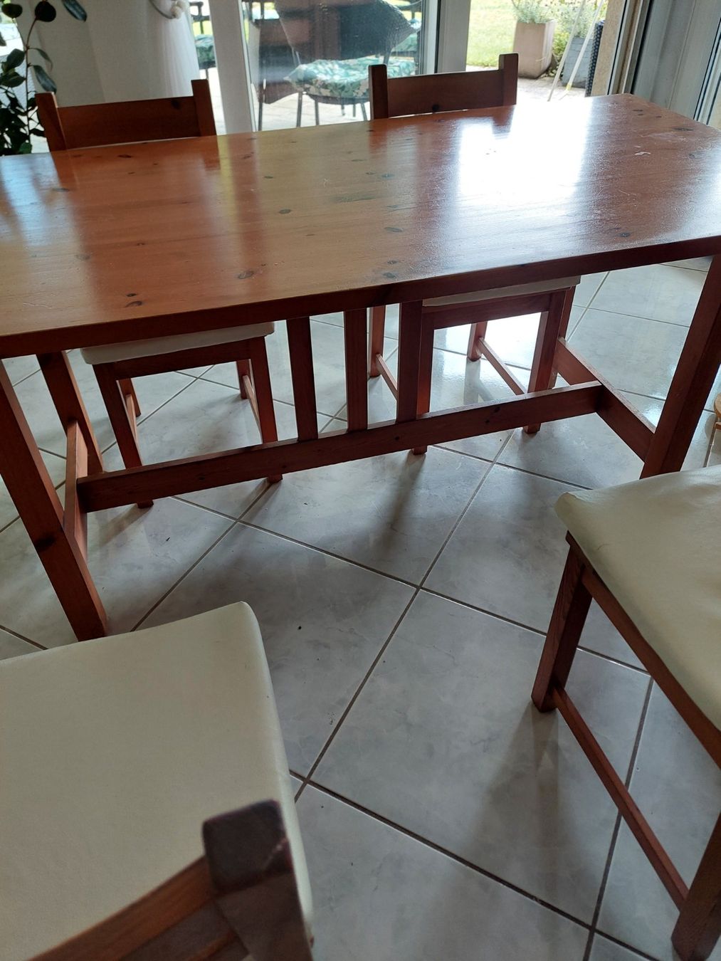 Set di tavolo e panche: Echtholztisch mit 6 Stühlen – Usato da Sachseln venduto da Blauseidina 2