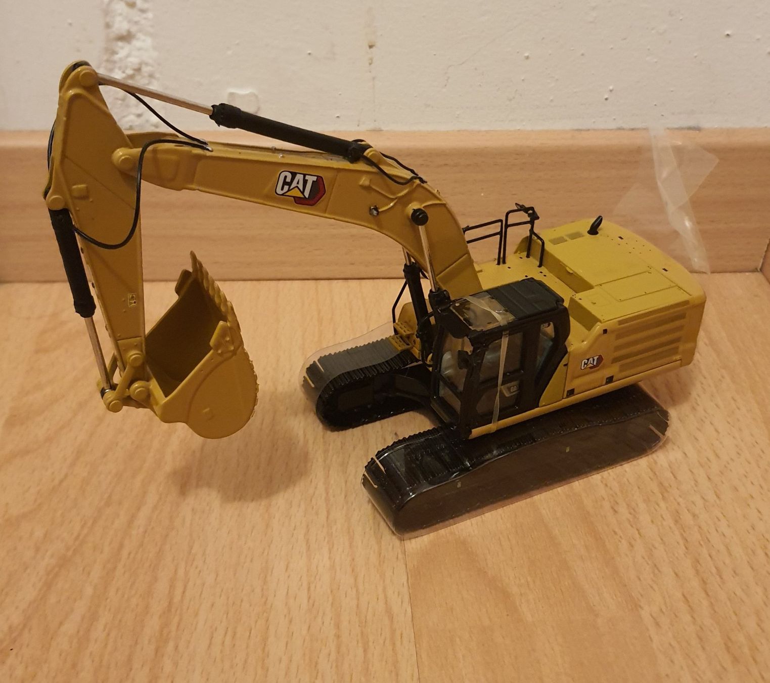 Caterpillar Kit di modellismo & Modellini statici: originalverpackter Caterpillar 1:50 Modell Hydraulik-Bagger – Nuovo e nell'imballaggio originale da Seon venduto da Brasilfan 4