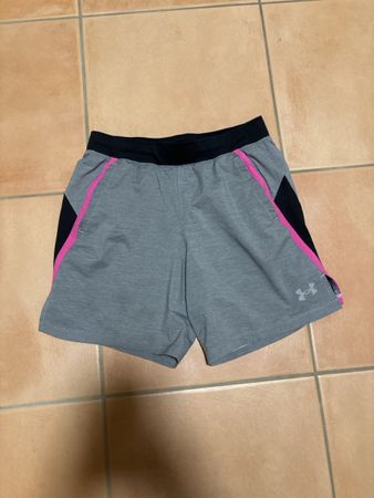 Short Under Armour gris rose enfant T. YL