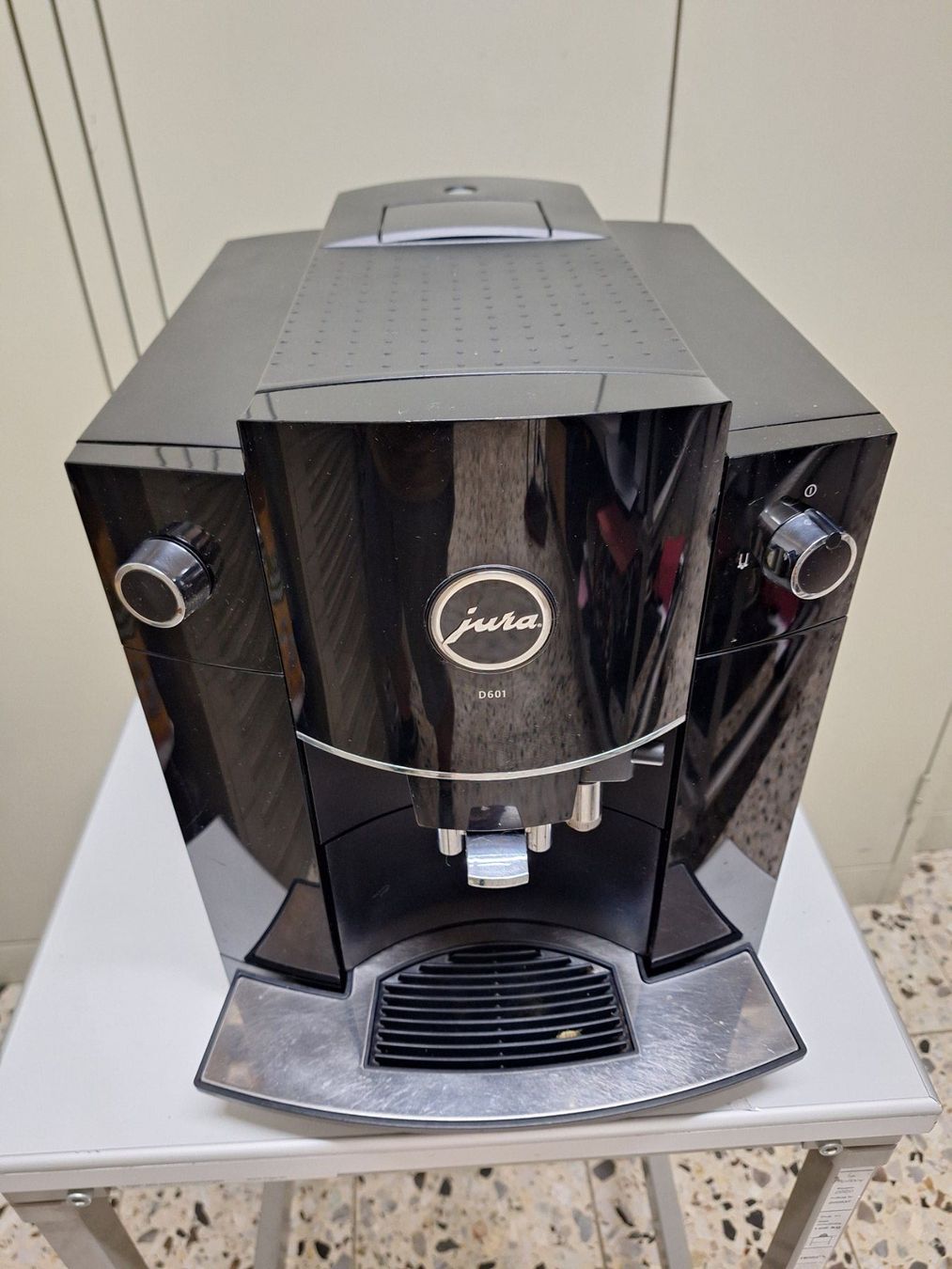 Jura Macchine per caffè & Macchine per espresso: Machine à café JURA D400 – Difettoso da Laconnex venduto da Patkek29