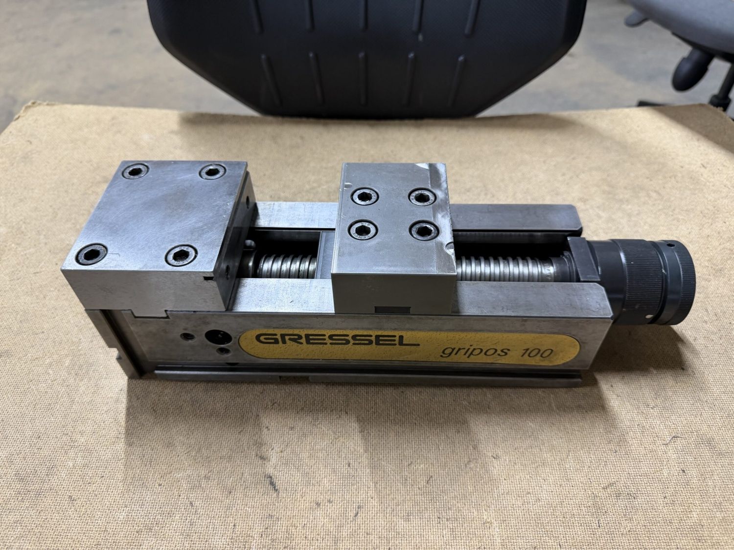 Attrezzi per industria metallurgica: Schraubstock Gressel Gripos 100 – Usato da Zuchwil venduto da dragosmd-maschinen