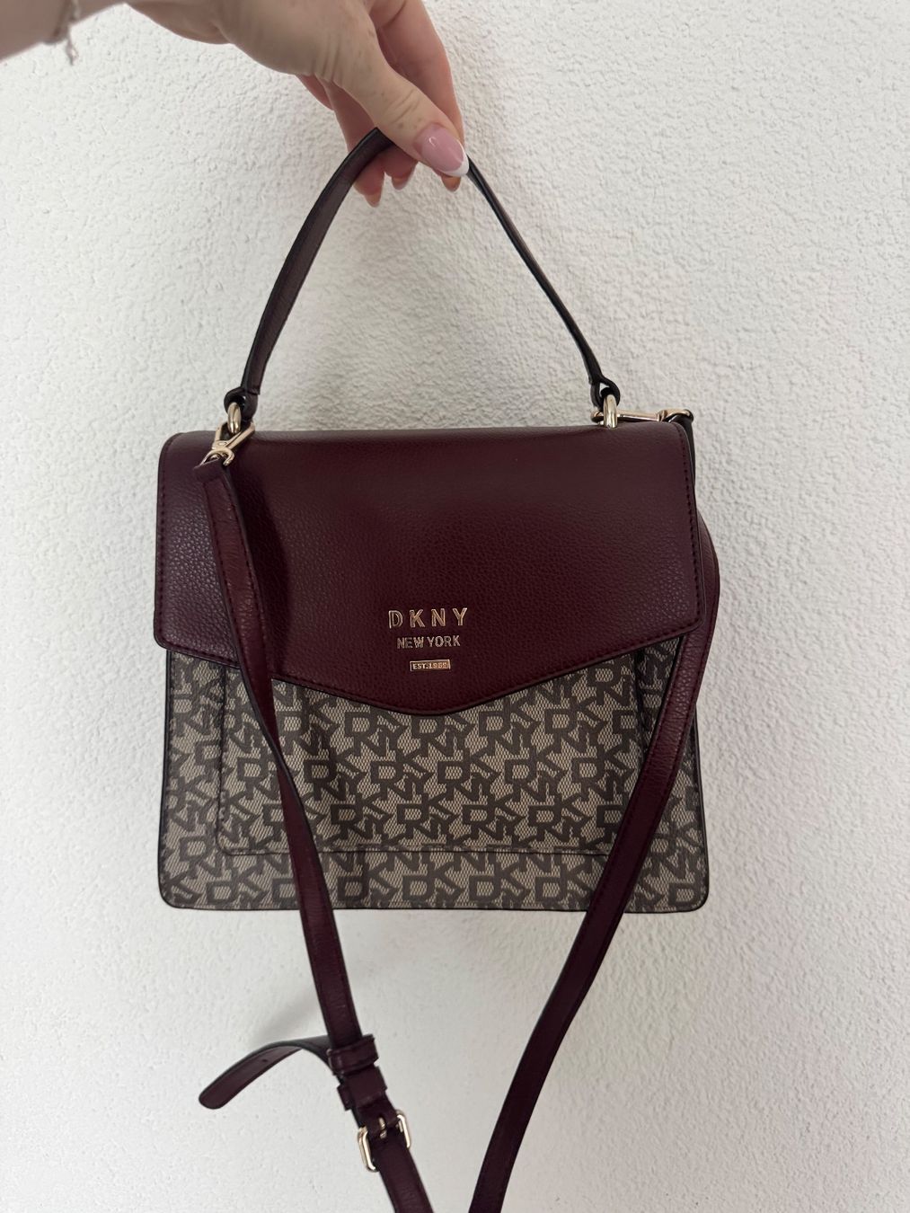 DKNY : DKNY Tasche Bordeaux – D'occasion à Zürich par lea_s_97 1