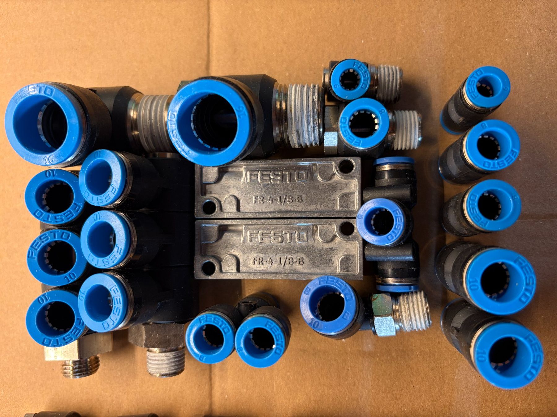 Festo Altro per industria metallurgica: Pneumatik Material - GEBRAUCHT – Usato da Aarberg venduto da umearocks 1