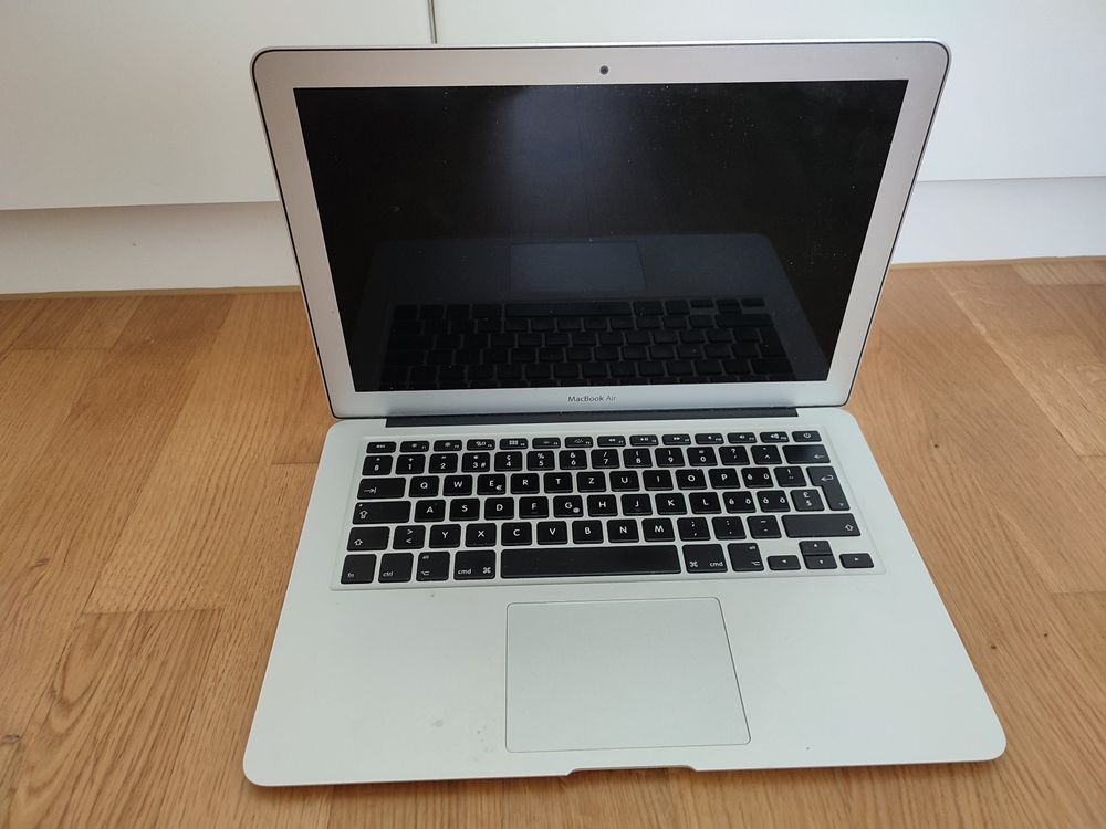 Macbook Air Model A1466 mit Ladegerät Kaufen auf Ricardo