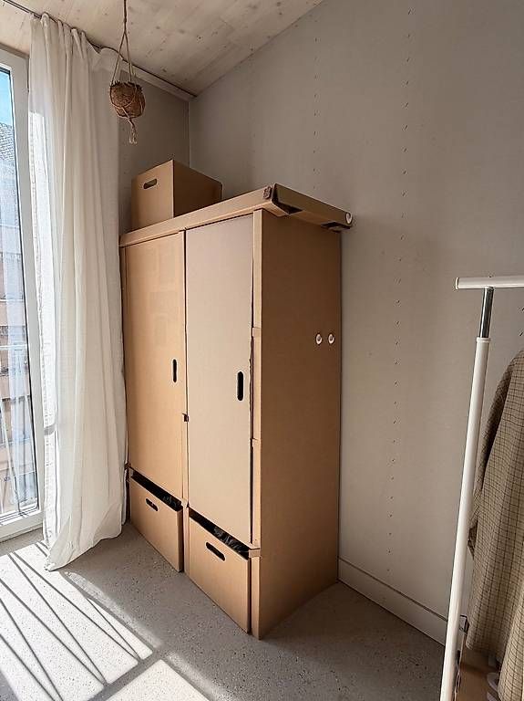 Armoires: Kleiderschrank karton – D'occasion à Basel par raf_f6wb