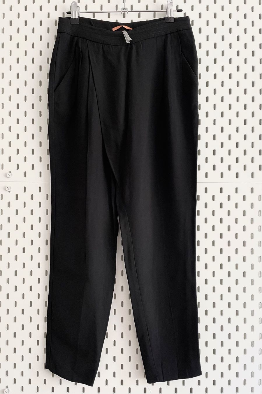 Hugo Boss Pantaloni: Hugo Boss overlap pants - Size 34 – Usato da Zürich venduto da hol_bc6v