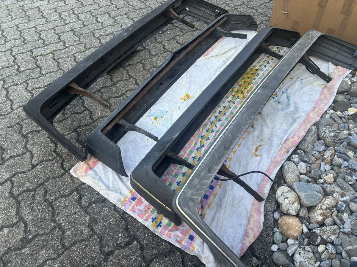 VW Tutti pezzi di ricambio auto: VW Golf 1 Stossfänger – Difettoso da Felsberg venduto da schwarzin 3