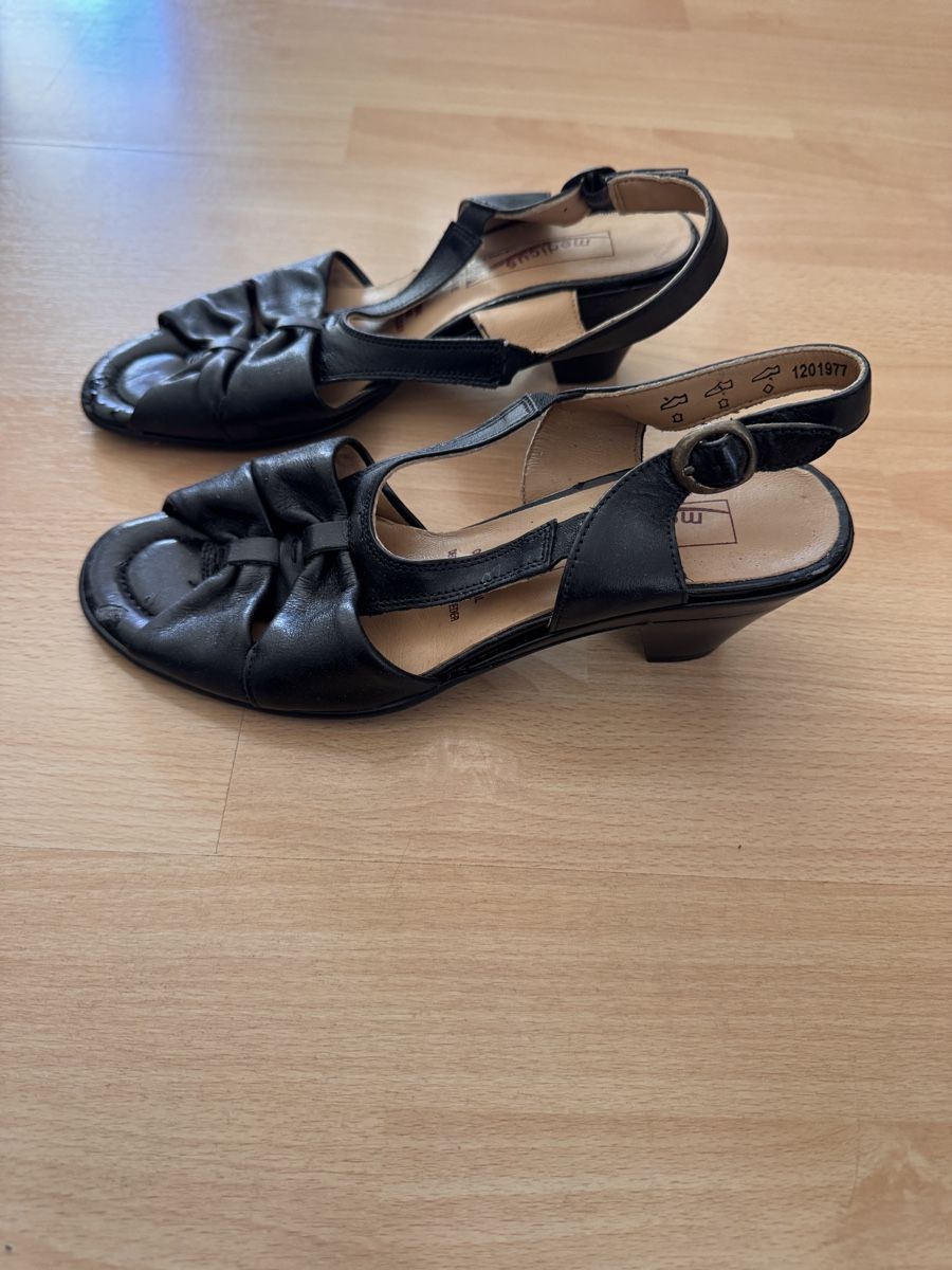 Scarpe da donna: Schwarze Echtleder Sandalen Medicus Inge – Usato da Zürich venduto da man_nq66