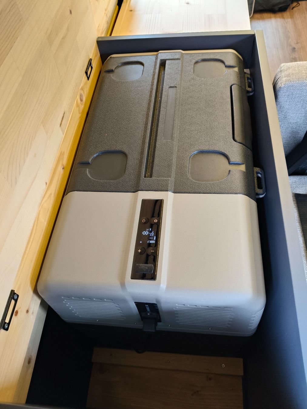 Renault Veicoli da campeggio: Renault Trafic Langversion als Camper – Usato da Thayngen venduto da dej_c6gn 8