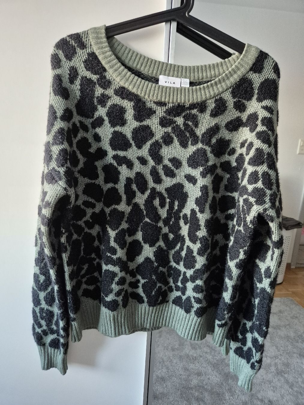 Vila Maglioni & Felpe: Vila Strickpullover Leo-Muster grün, Grösse L 💚 – Nuovo (secondo la descrizione) da Goldach venduto da nikkaaa