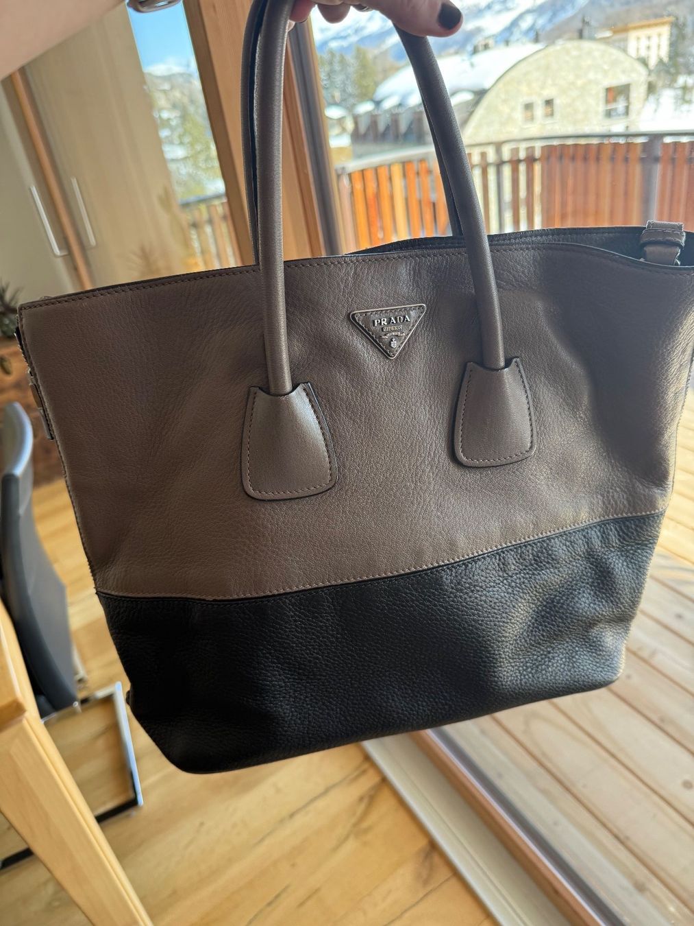 Prada Borse da donna: Prada Original Leather Tote Bag (Model Vitello) – Usato da Maloja venduto da mags413