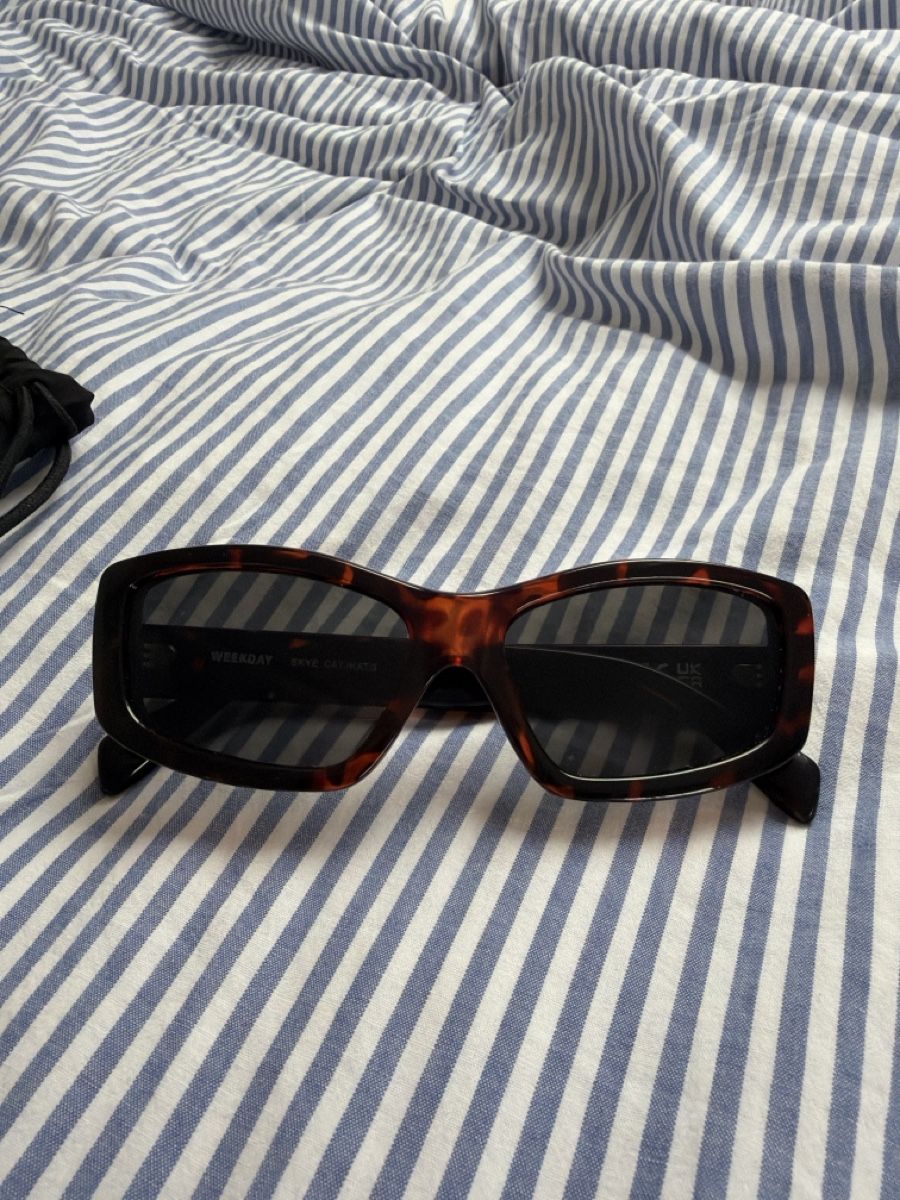 Occhiali & Lenti: Weekday RECTANGULAR SEMI-WIDE SUNGLASSES UNISEX – Usato da Wangen ZH venduto da sha_5flw 2
