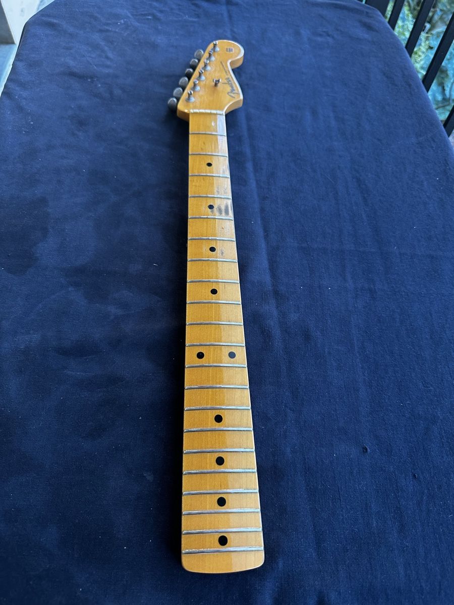 Fender Strumenti musicali: Manche Fender Stratocaster USA 57 – Usato da Cranves Sales venduto da Domblo