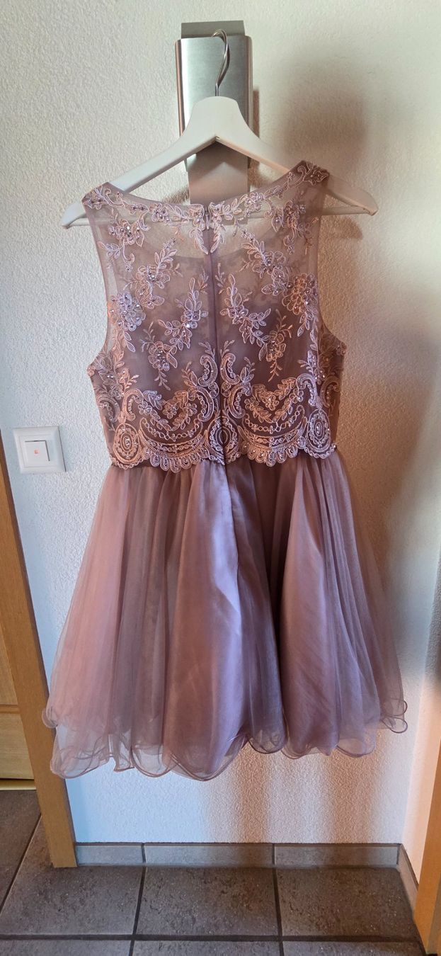 Vestiti & Gonne: Cocktailkleid – Usato da Einsiedeln venduto da Emausi 2