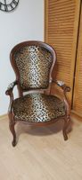 Sessel antik mit Leopardenmuster