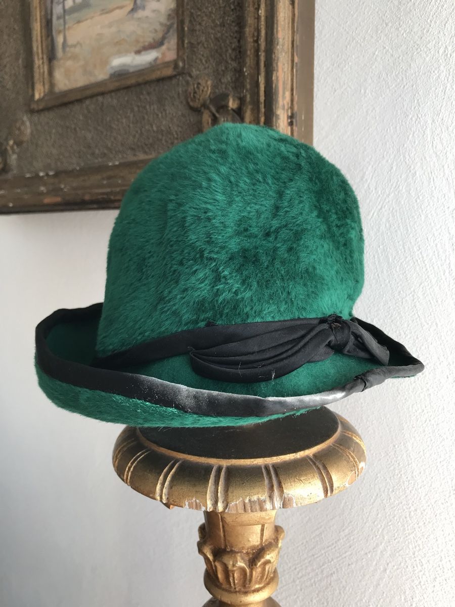 Copricapi, berretti & cappellini: Joli chapeau vert velours – Usato da Villeneuve VD venduto da sim_q5hp 1