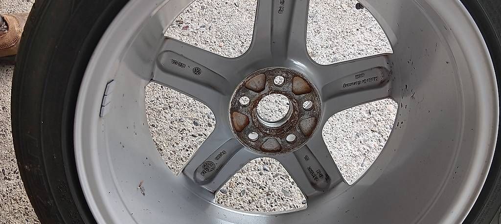 Volkswagen Jantes: Original VW Felgen 17" – D'occasion à Buttisholz par gaz_n2xy 4