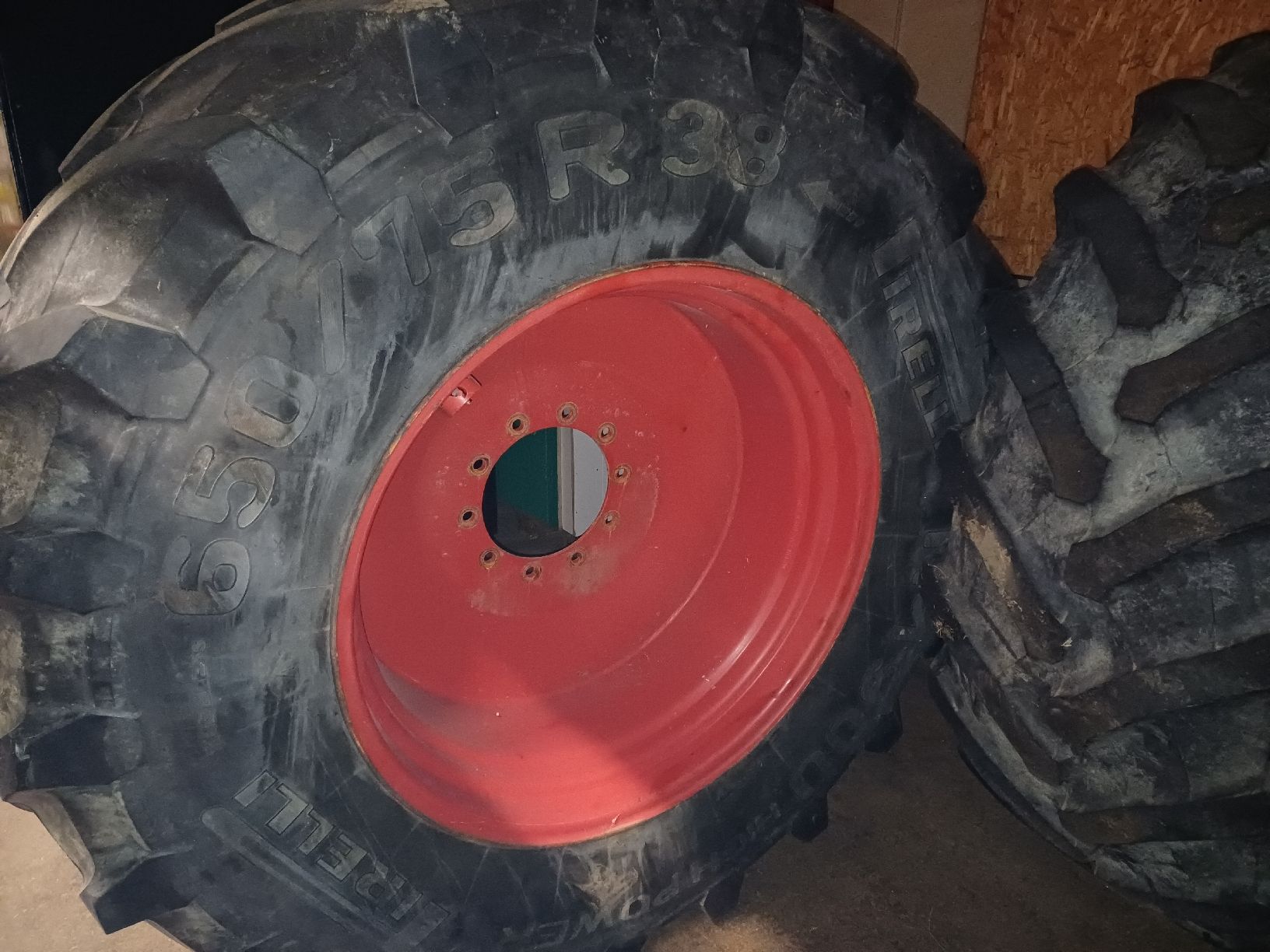 Fendt Tracteurs: 650/75 r38 Kompletrad – D'occasion à Recherswil par Deutzd8006Fahrer 4