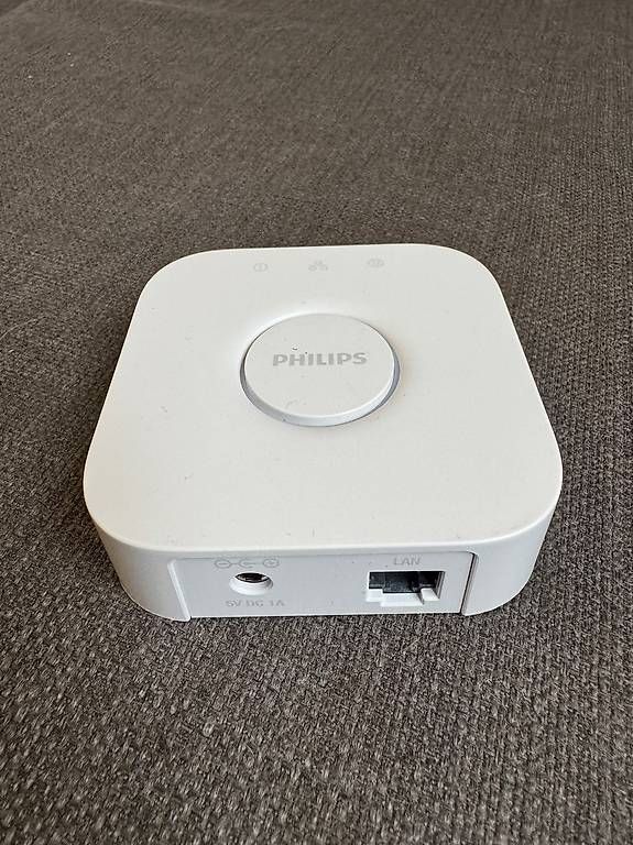 Hub & Switch: Philips Hue Bridge 2 – Usato da Genève venduto da juftum