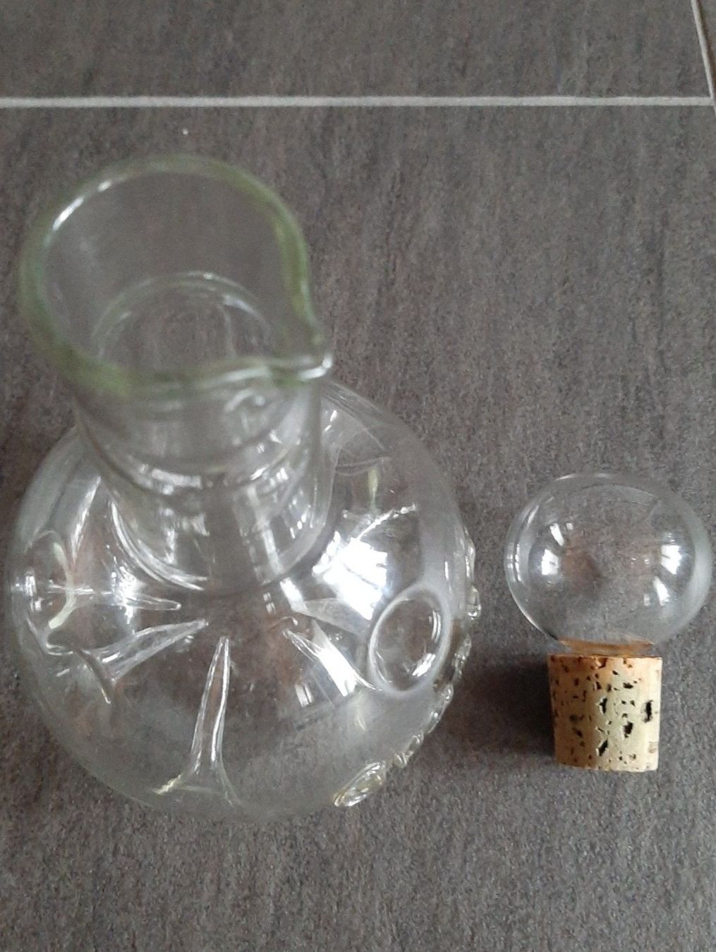 Sonstiges: Schöne Kleine Glas/Kristall   Flasche Grappa. – Gebraucht aus Buchs AG von Cuescu 2