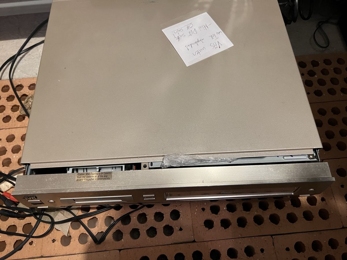 JVC Registratori: JVC HR-DVS1 Videorecorder VHS Player, Mini-DV defekt – Difettoso da Schongau venduto da Retro_Shop 1