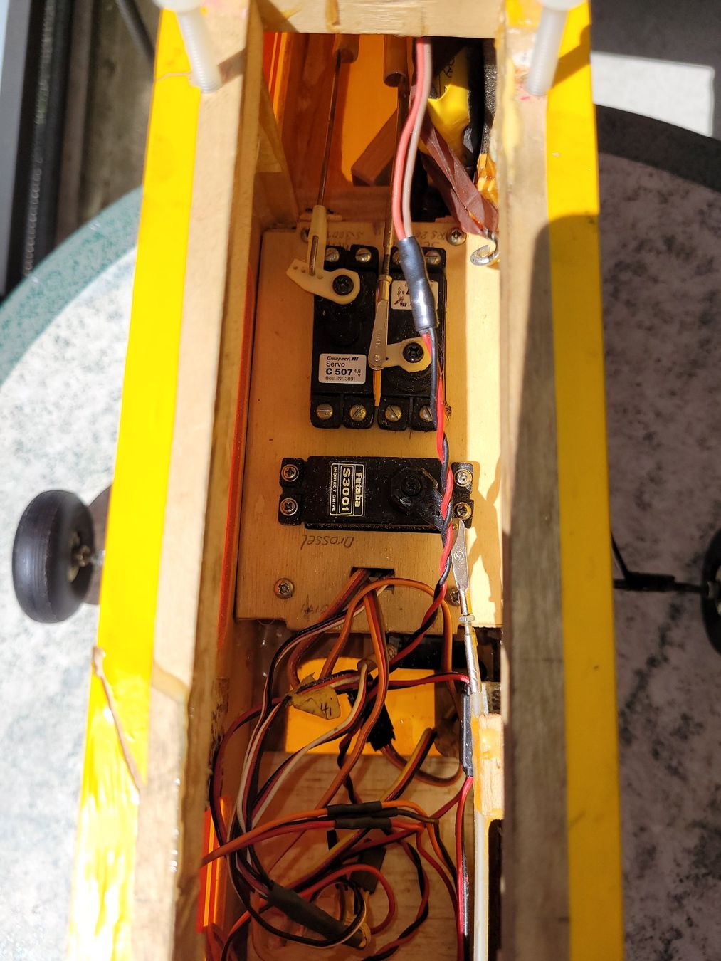 RC Modellbau: Alter Trainer, ohne Motor, mit allen Servos – Defekt aus Winterthur von testi67 6