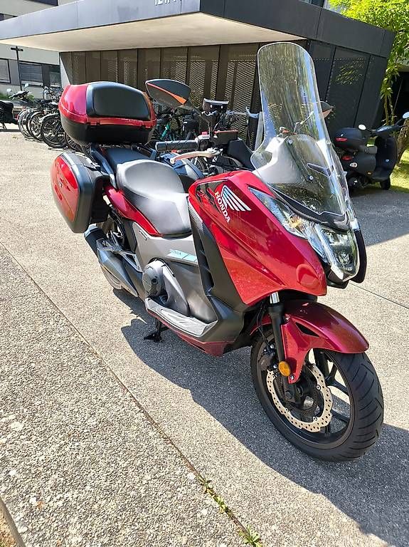 Touring: Honda Integra 750 D – Usato da zürich venduto da bukii