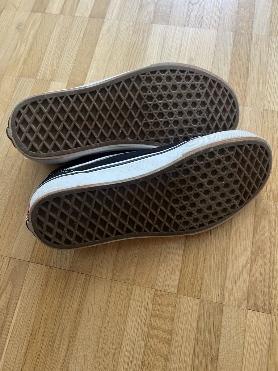 Vans Scarpe da donna: Vans Sneakers schwarz/weiss Gr. 38 – Usato da Nottwil venduto da Silke94 3