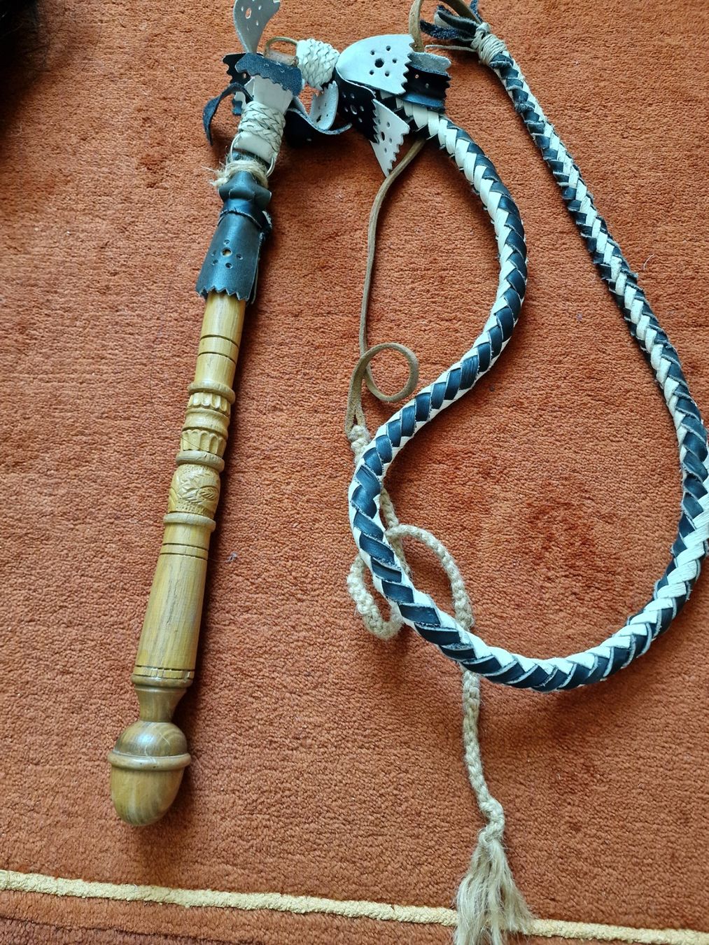 Altro in Accessori per animali: Pfedeschweif mit Griff und Lederpeitsche – Usato da Uster venduto da Rosmarie1958 2