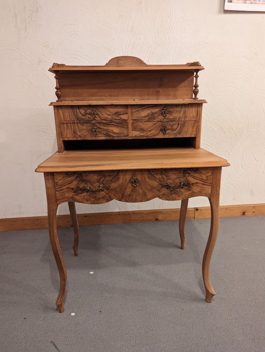 Scrivanie: Jugendstil Damensekretär – Usato da Stäfa venduto da MichaelHiu