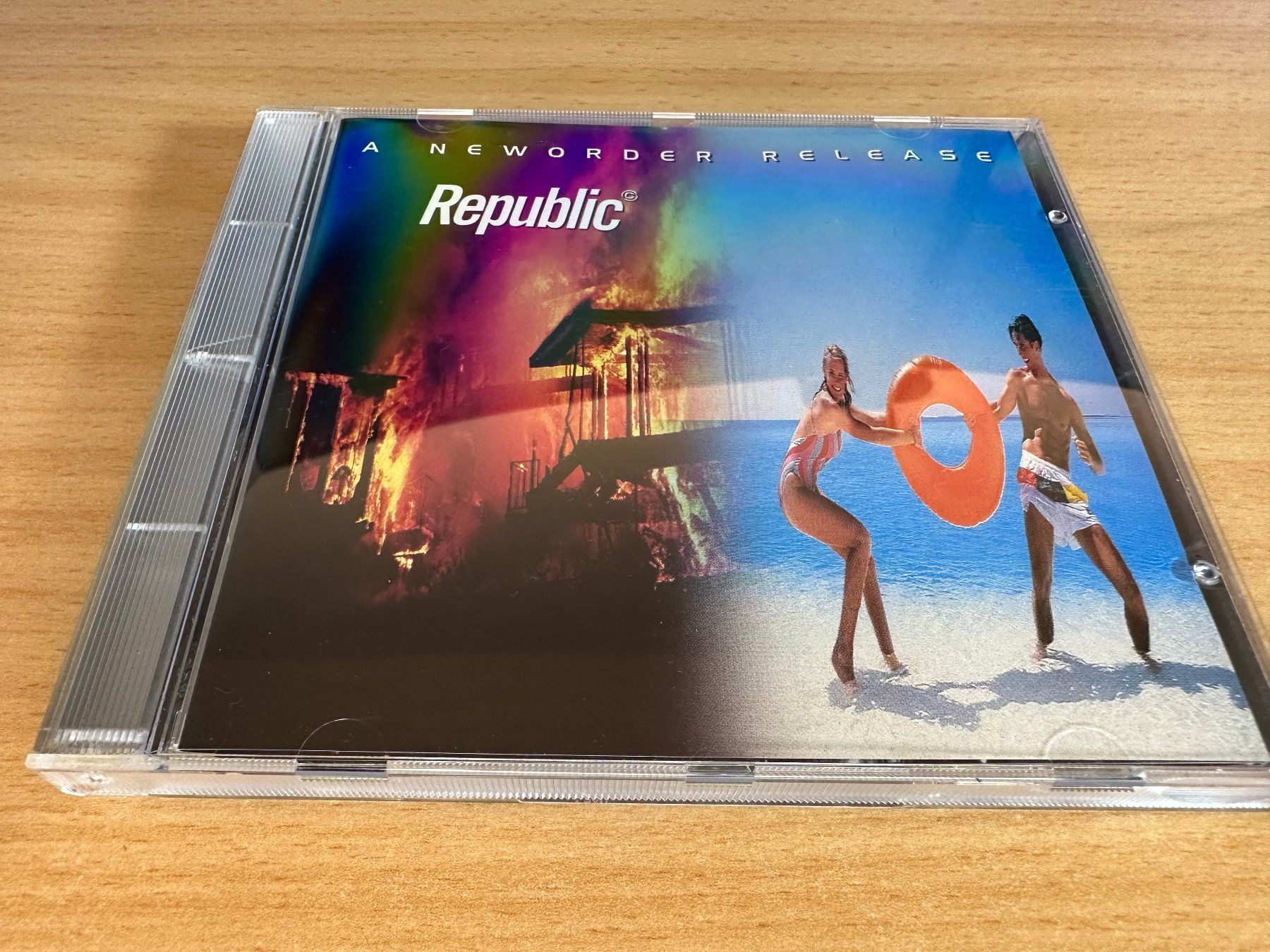 CD: NewOrder – Republic – Usato da Rikon im Tösstal venduto da Alpenmutz