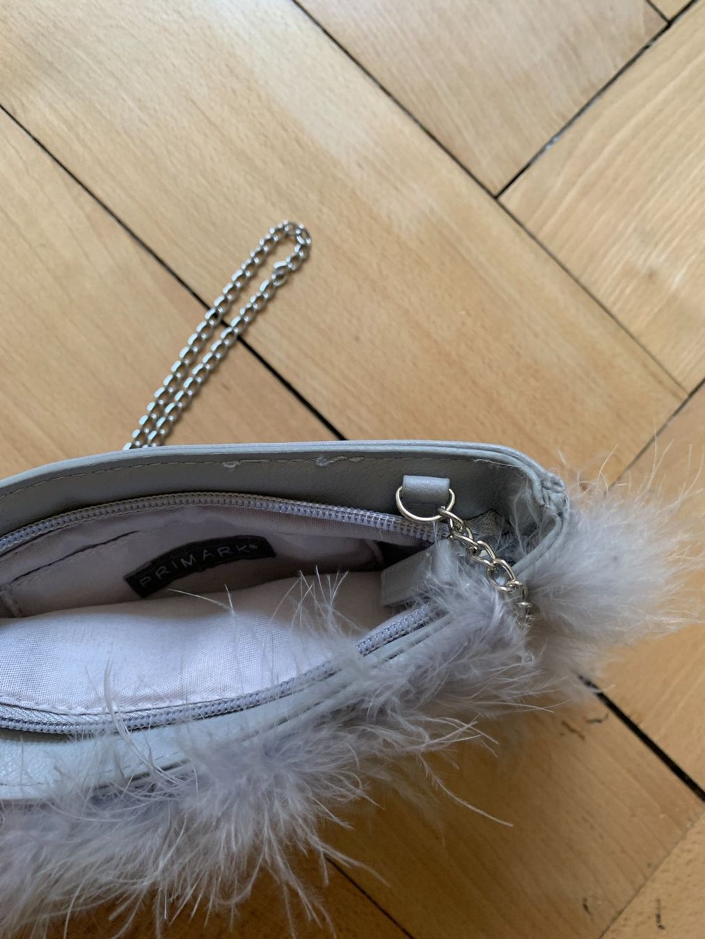 Primark Borse da donna: PRIMARK - Umhängetasche hellgrau flauschig – Usato da Zürich venduto da Diazaio 3