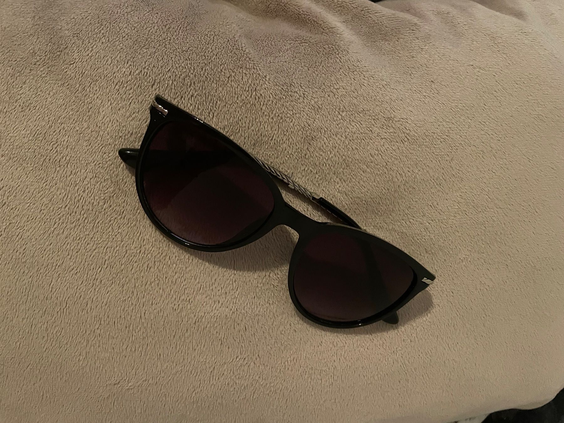 Lunettes & Verres: Sonnenbrille – Neuf (Voir description) à Basel par AnMi22