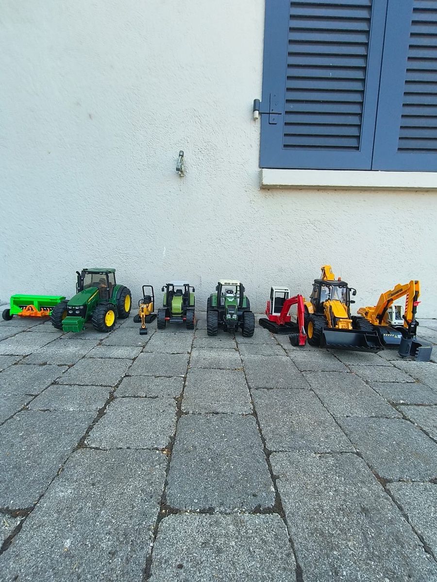 Bruder Giocattoli: Lot de tracteurs et machines de chantier – Usato da Boudry venduto da rems07