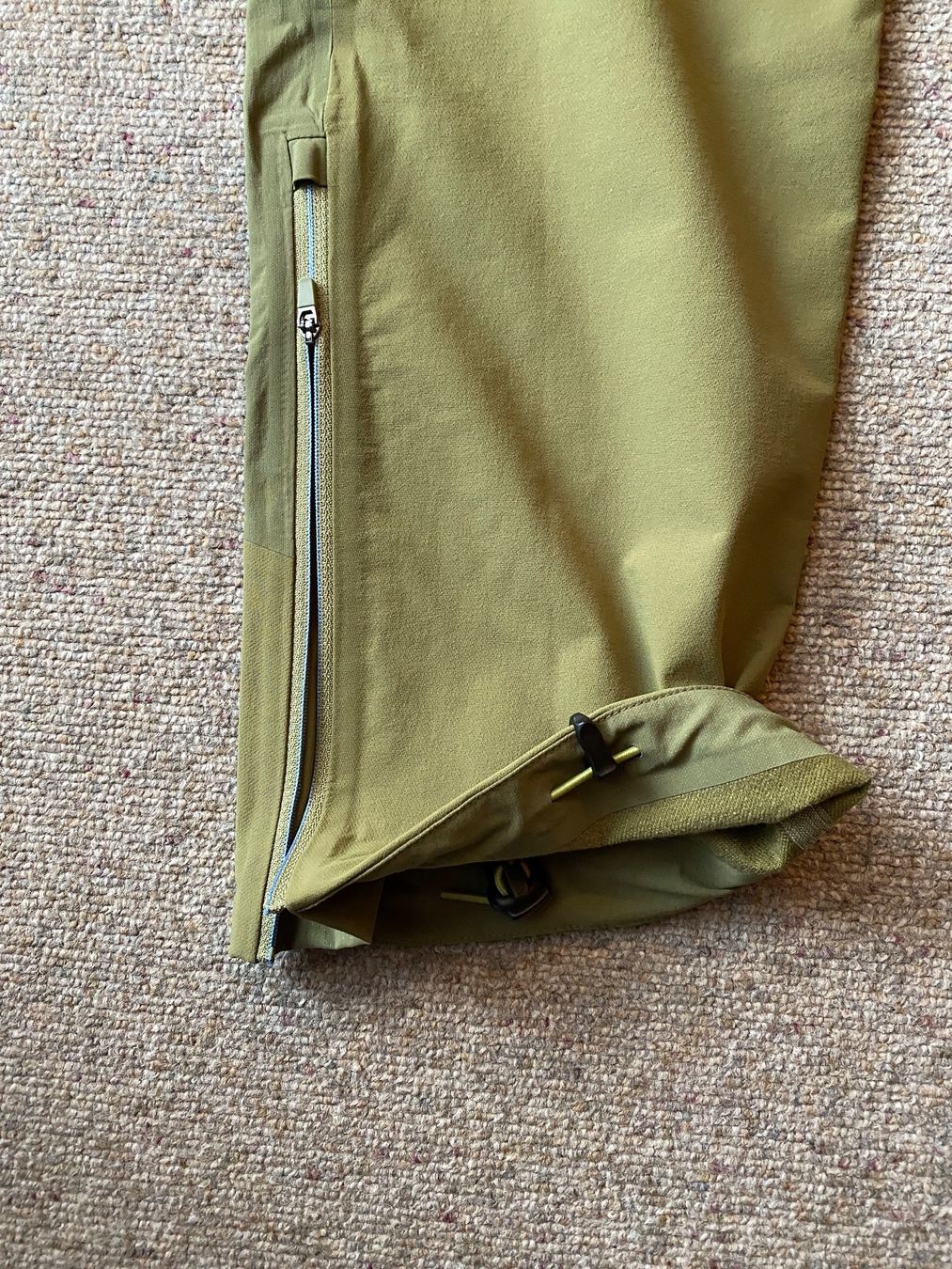 Radys Pantaloni: Neue Radys R2 Alpine Softshell Pants Herren, Gr. 54, avocado – Nuovo e nell'imballaggio originale da Thun venduto da dane_pao 6