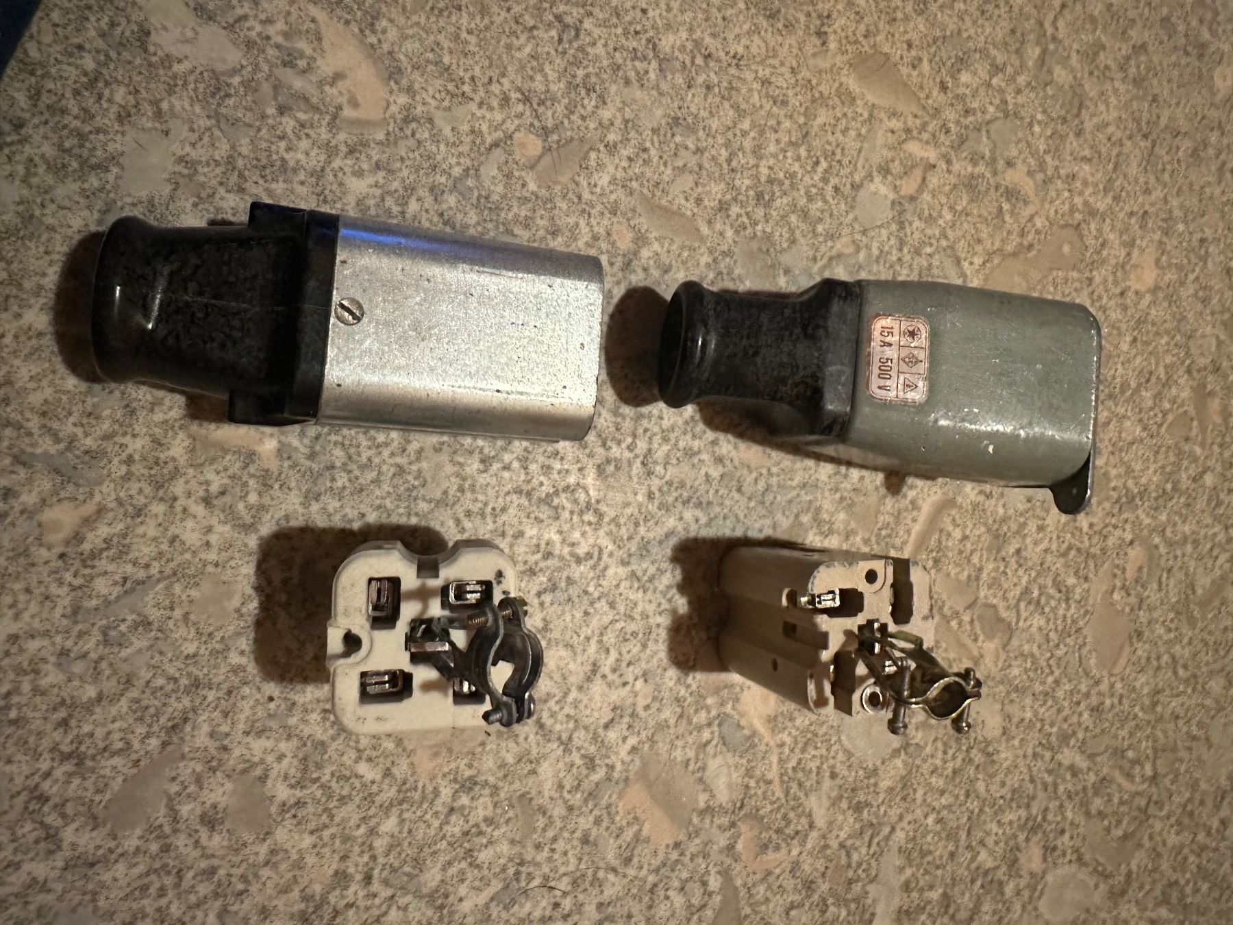 Spine: Stecker/ Kupplung J15 4 Polig – Usato da Huttwil venduto da Bolpa 6