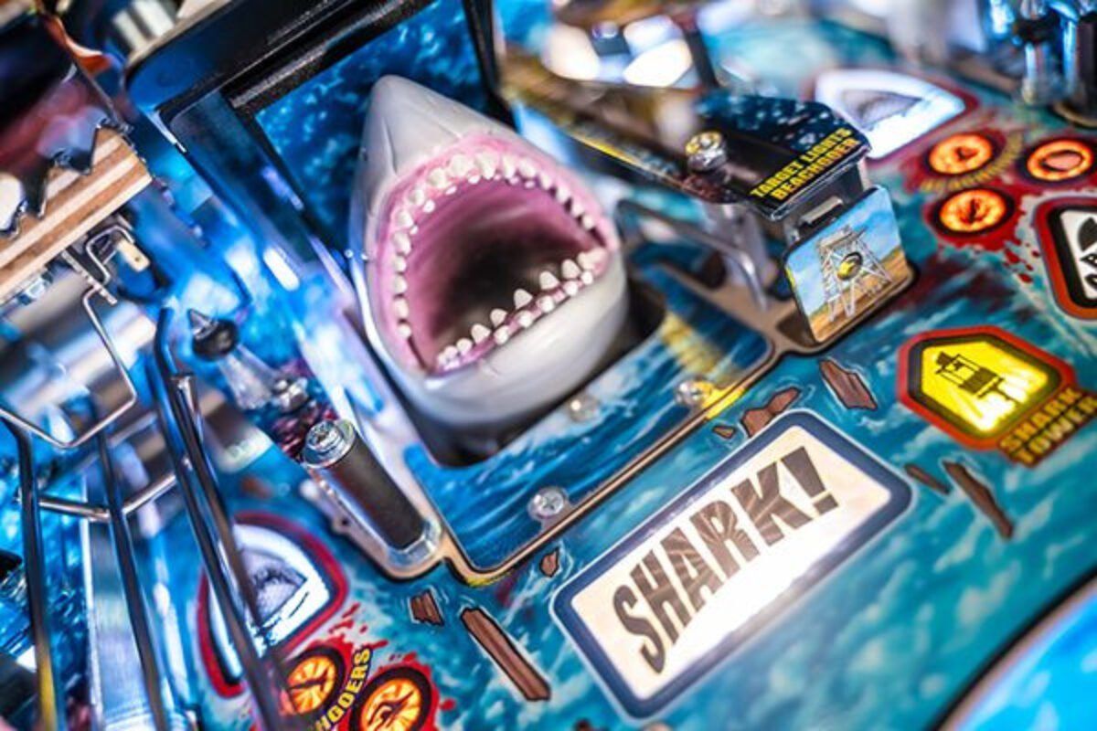 Flipper: Jaws Premium - Flipper-Pinball-Flipperkasten – Nuovo e nell'imballaggio originale da Wettingen venduto da extraball 2
