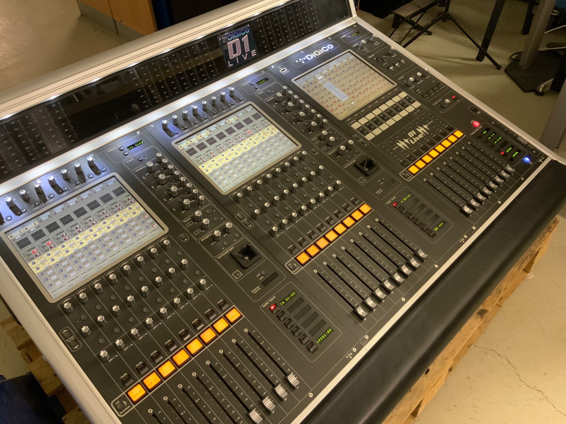 Console di mixaggio: Digico D1 Live Professional Digital Audio Console – Usato da Feuerthalen venduto da her_652x 1