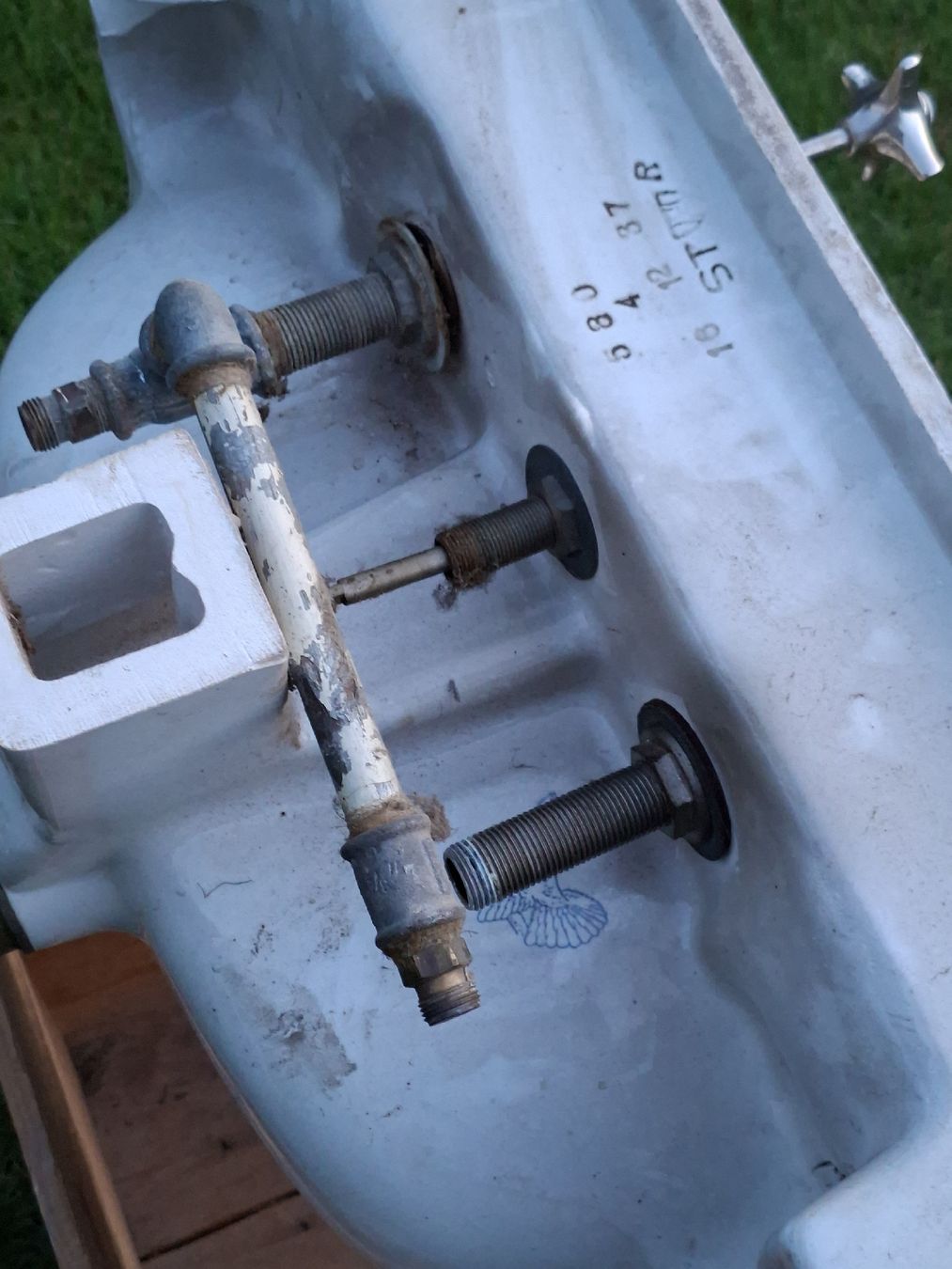 Robinetterie: Antike Lavabo Wasserhanen  – D'occasion à Ganterschwil par HeidiuPeter 7