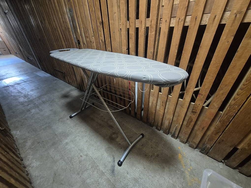 Bügelbretter: Planche à repasser robuste XXL – Gebraucht aus Crissier von nat_cdb8