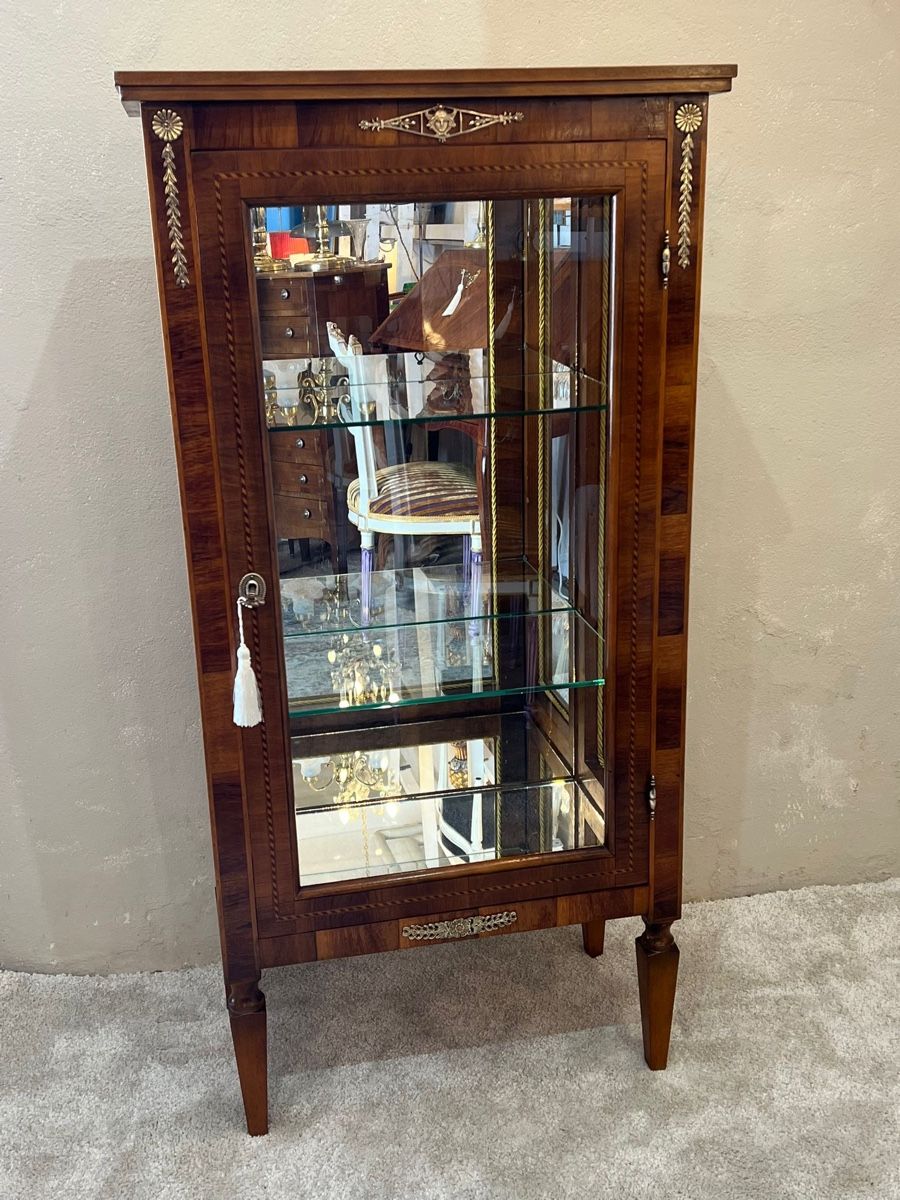 Vitrinen: Biedermeier Vitrine - renoviert – Gebraucht aus Wädenswil von Vollwertig 1