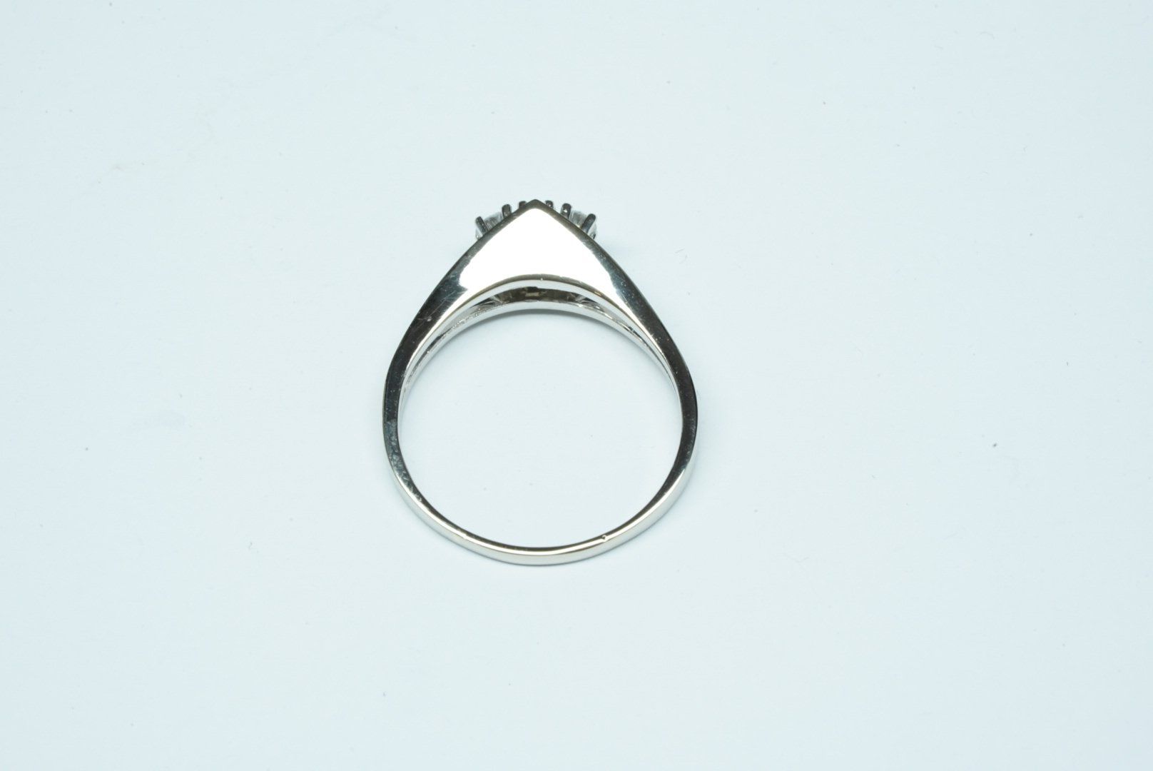 Ringe: Fingerring 18k Weissgold mit Diamanten – Gebraucht aus Bülach von Re-Jewelled 3