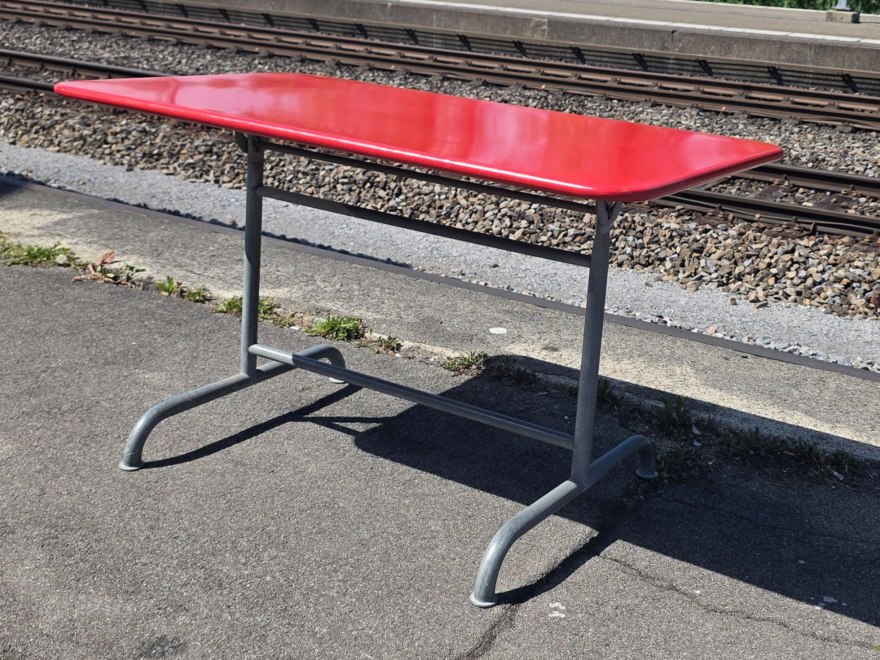 Tavoli: Roter Gartentisch Sissach - klappbar, Metall - Ref. 05/57 – Usato da Au ZH venduto da BrockiAu 2