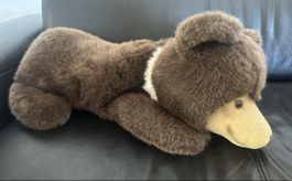 Steiff TeddY Bär / KragenBär Schlummi liegend / mit Knopf