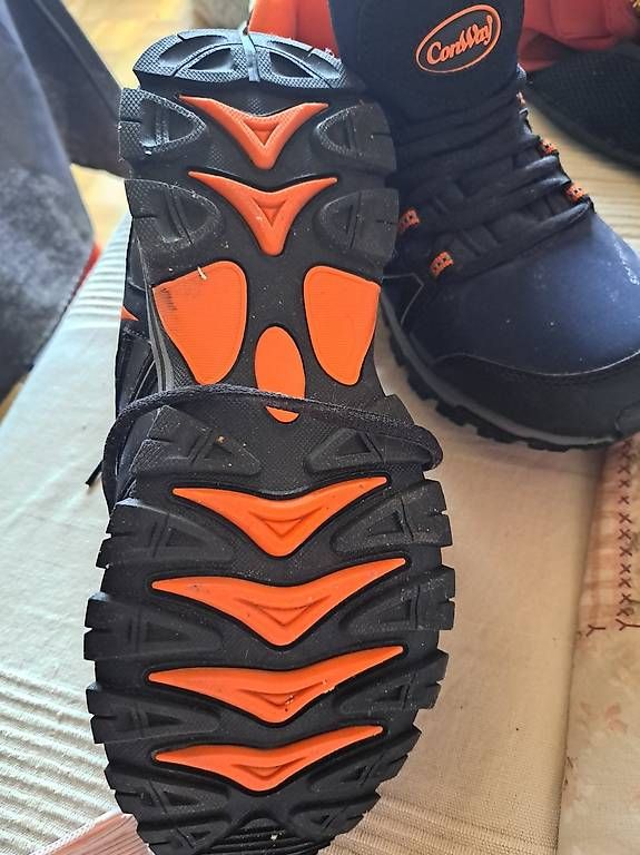 Herrenschuhe: Chaussure  – Neu und originalverpackt aus La Chaux-de-Fonds von atipik 1