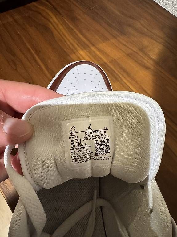 Scarpe da uomo: Air Jordan 1  – Usato da Oberentfelden venduto da Triumf 1