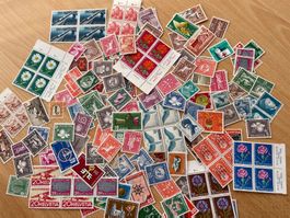 Timbres neufs** variés,