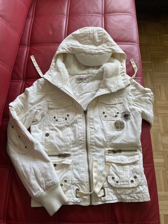 Gefütterte Jacke von ONLY in Grösse S. Top-Zustand