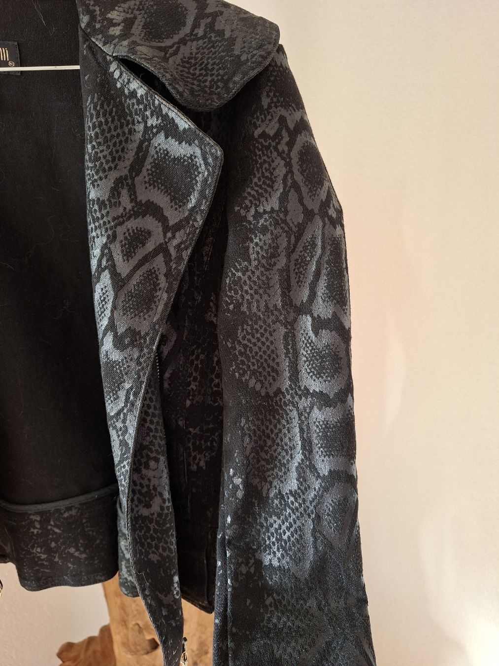 Giacche: veste perfecto roberto cavalli  34/36 – Usato da Chardonne venduto da hel_h5k2 3